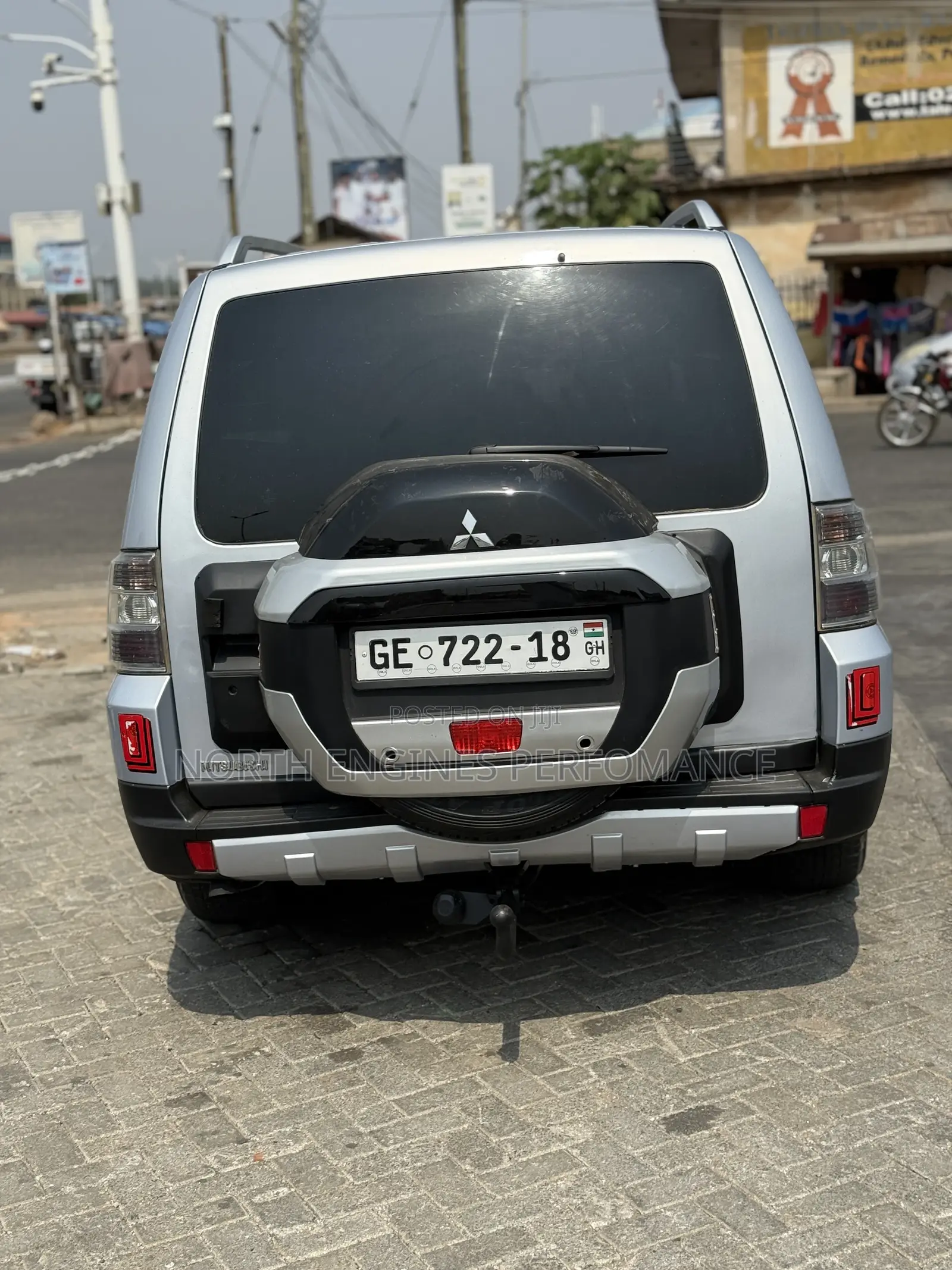 Mitsubishi Pajero 2011 Silver