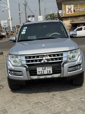 Mitsubishi Pajero 2011 Silver