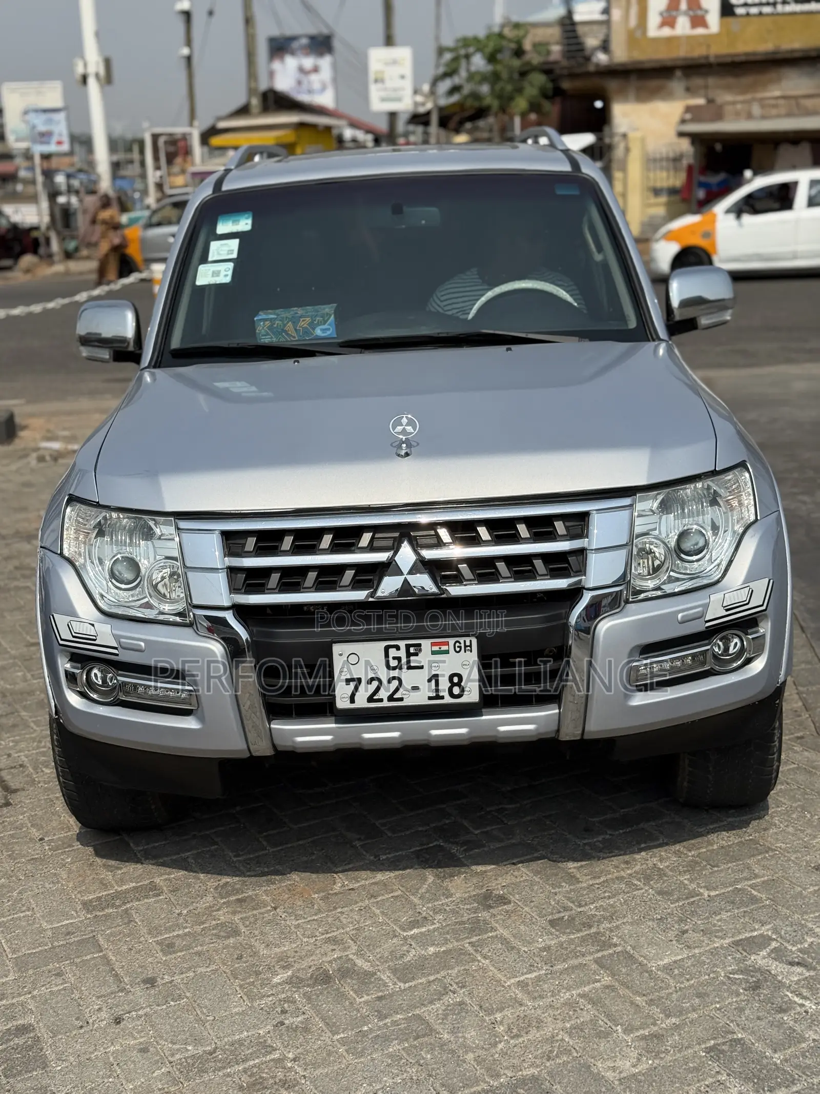 Mitsubishi Pajero 2011 Silver