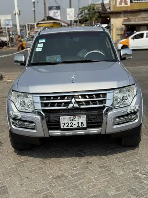 Mitsubishi Pajero 2011 Silver