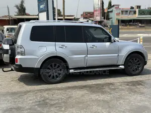 Mitsubishi Pajero 2011 Silver