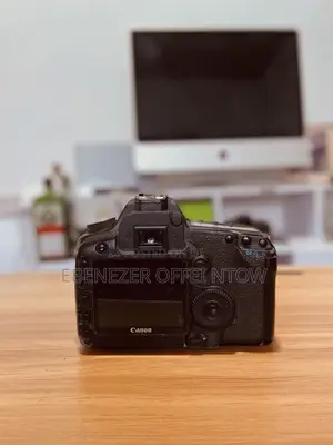 Canon 5d Mark 2 With 50mm Usm 1.2 Aperture