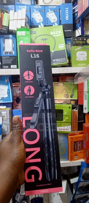 L16 Selfie Stick With Stand