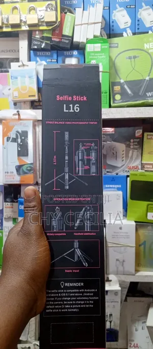 L16 Selfie Stick With Stand