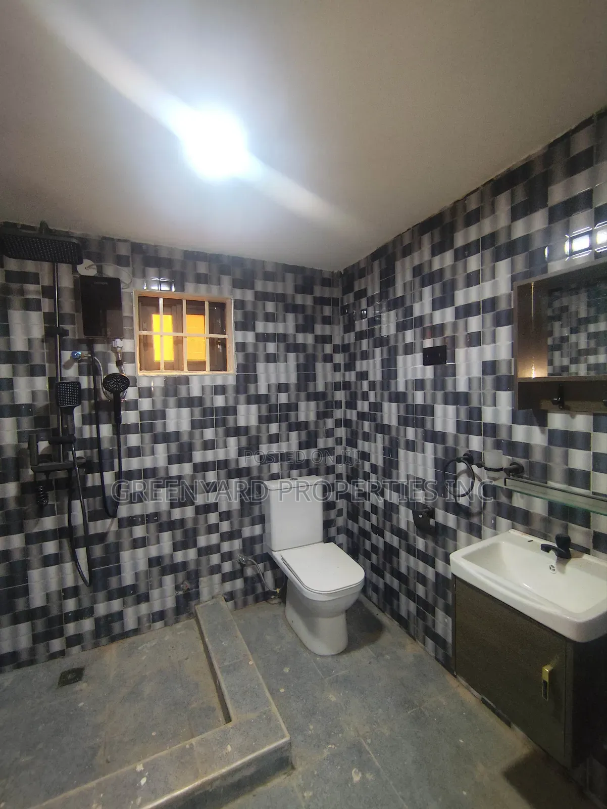 4bdrm House in Oyarifa, Ghana Flag for sale