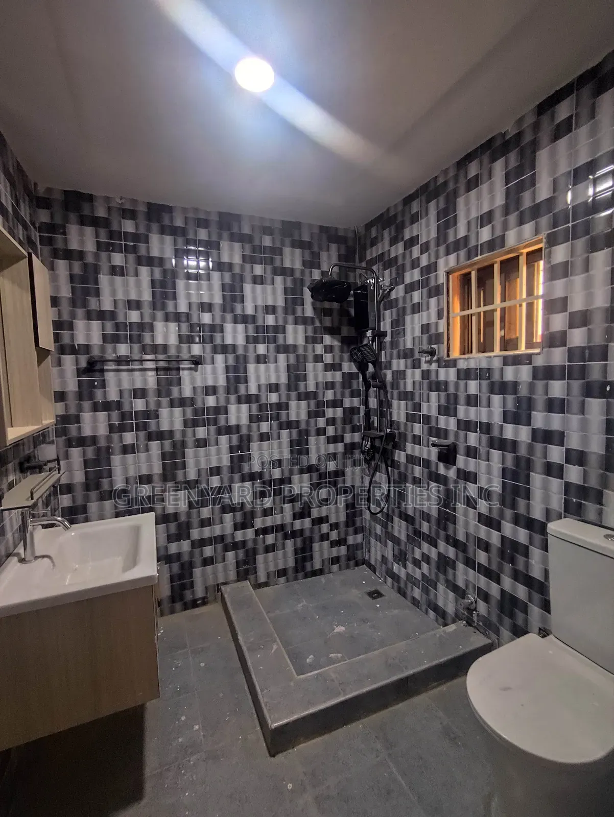 4bdrm House in Oyarifa, Ghana Flag for sale