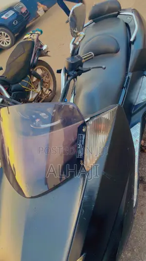 Yamaha 2010 Black