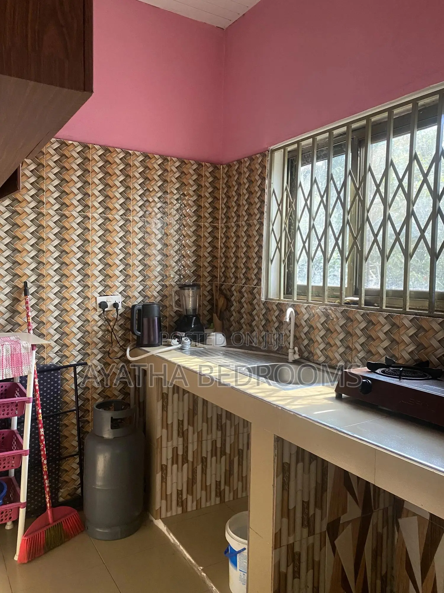 Furnished 1bdrm Apartment in Modern Properties, Ledzokuku-Krowor