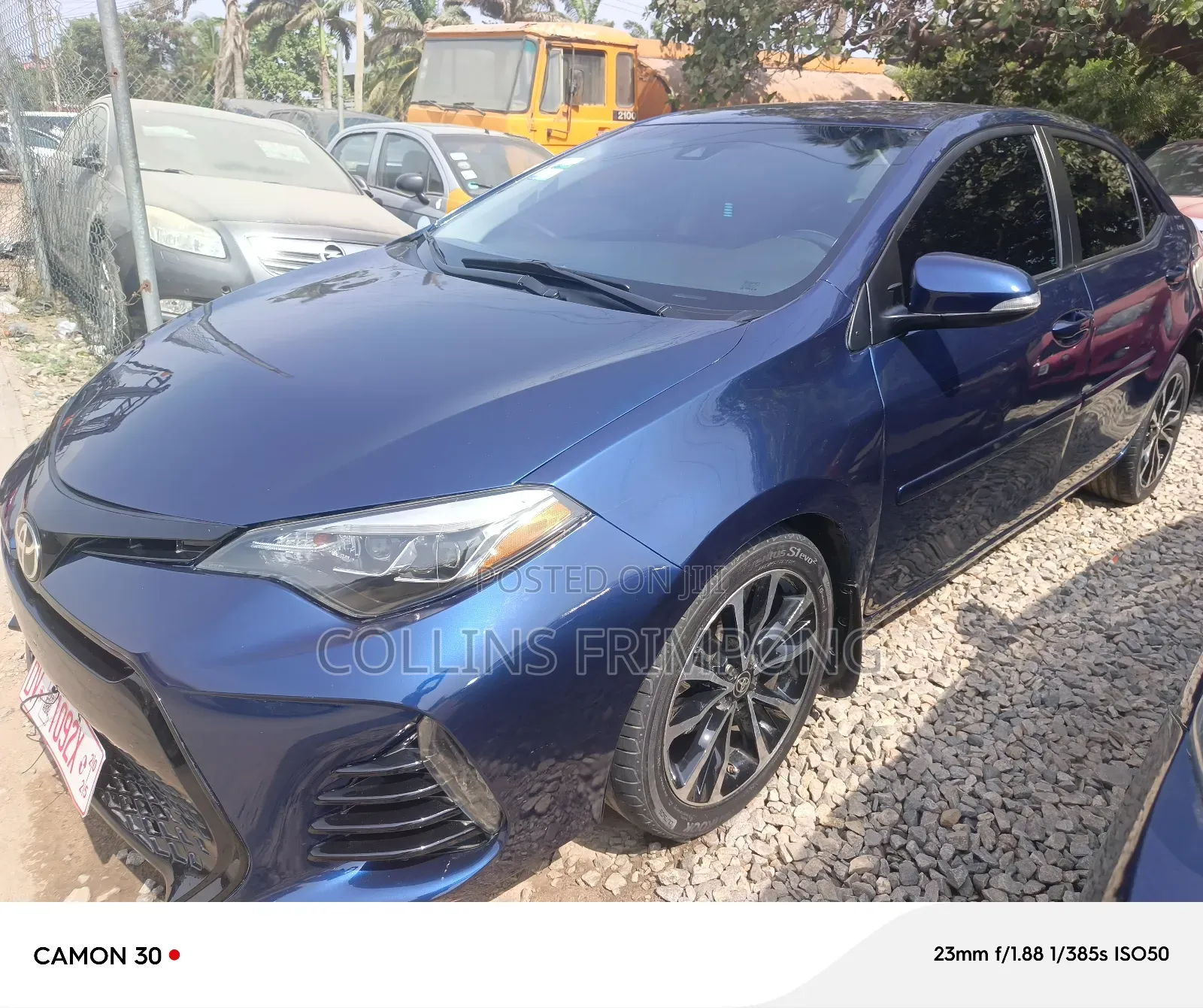Toyota Corolla LE (1.8L 4cyl 2A) 2018 Blue