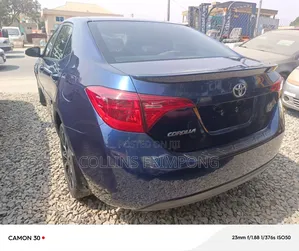 Toyota Corolla LE (1.8L 4cyl 2A) 2018 Blue