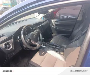 Toyota Corolla LE (1.8L 4cyl 2A) 2018 Blue