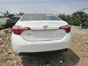 Toyota Corolla LE Plus 4dr Sedan (1.8L 4cyl CVT) 2016 White