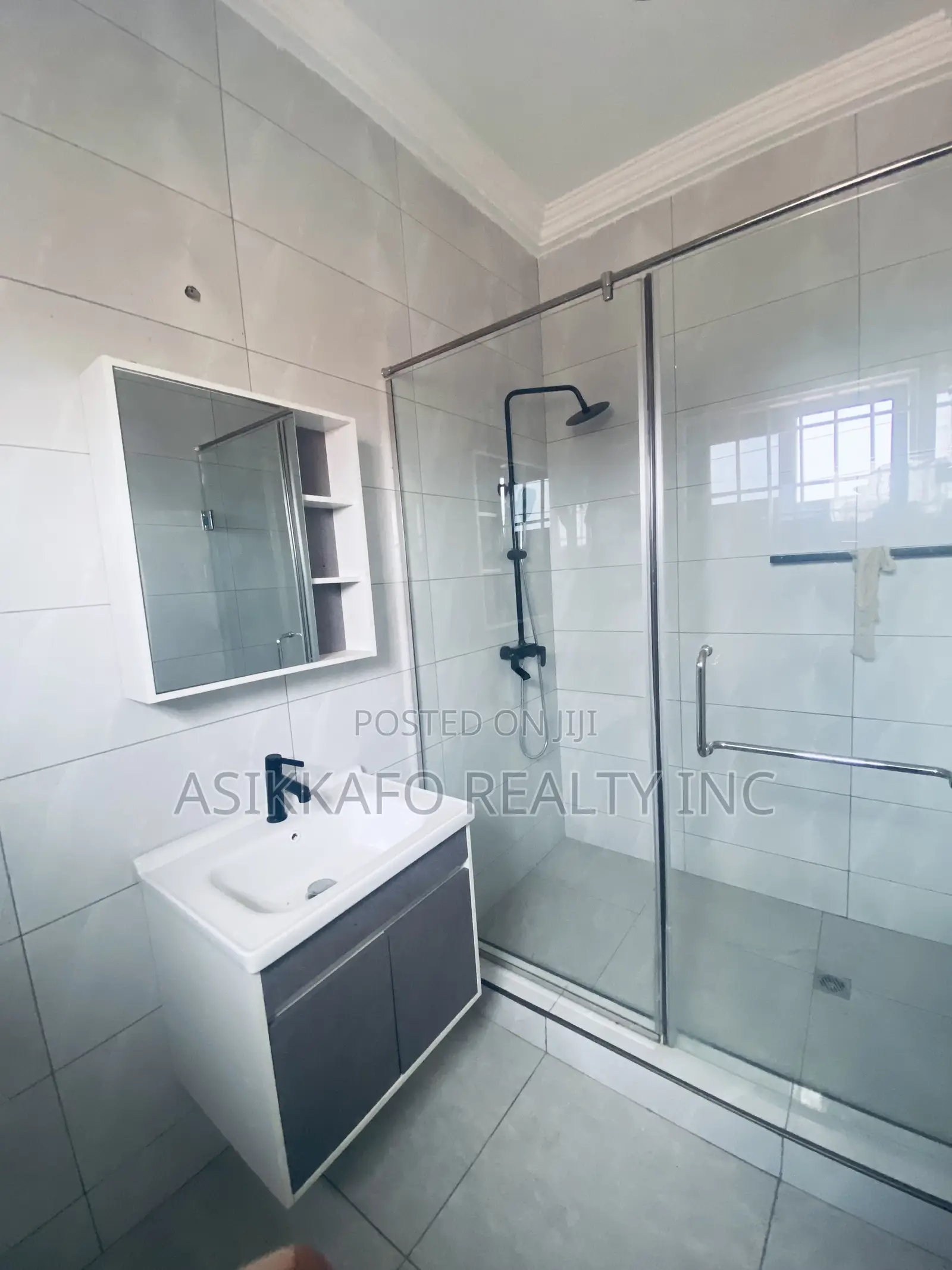 3bdrm Duplex in Hfc Estate, Spintex for rent