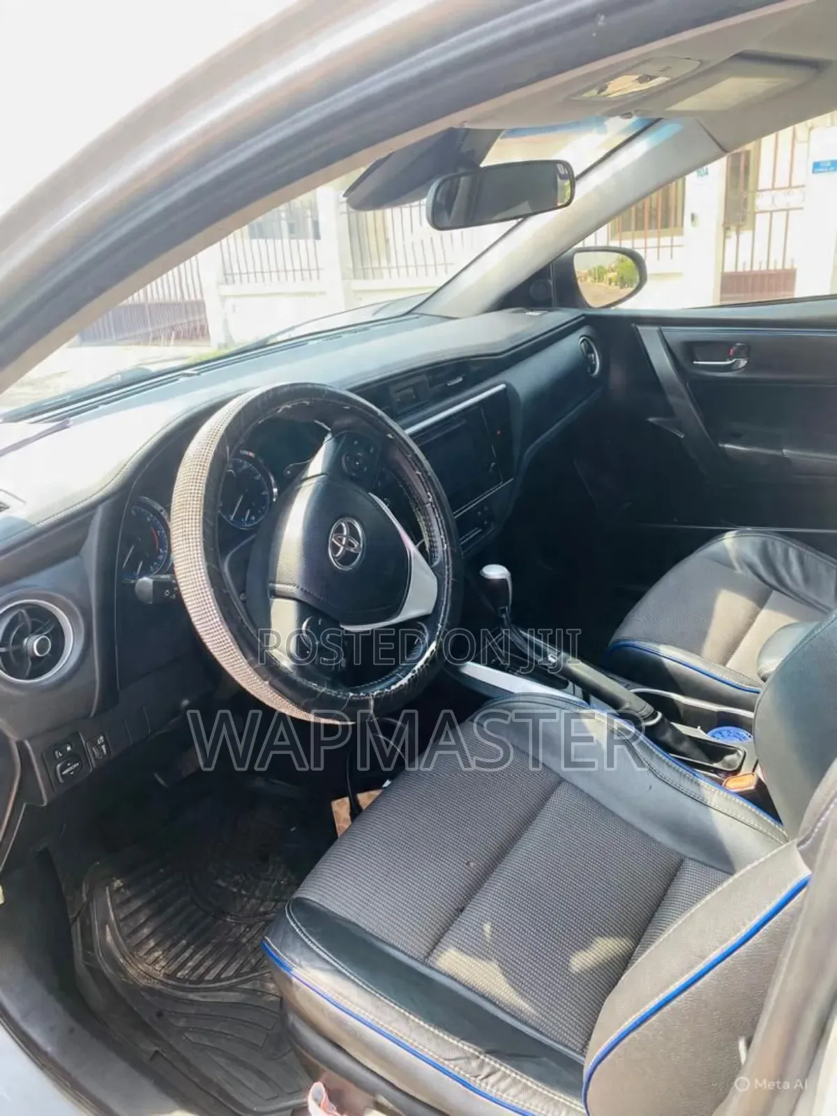 Toyota Corolla SE (1.8L 4cyl 6M) 2018 White