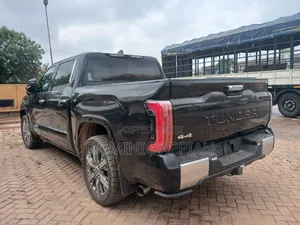 Toyota Tundra SR5 2022 Black