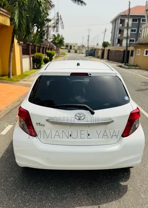 Toyota Vitz 1.3 AWD 5dr 2013 White