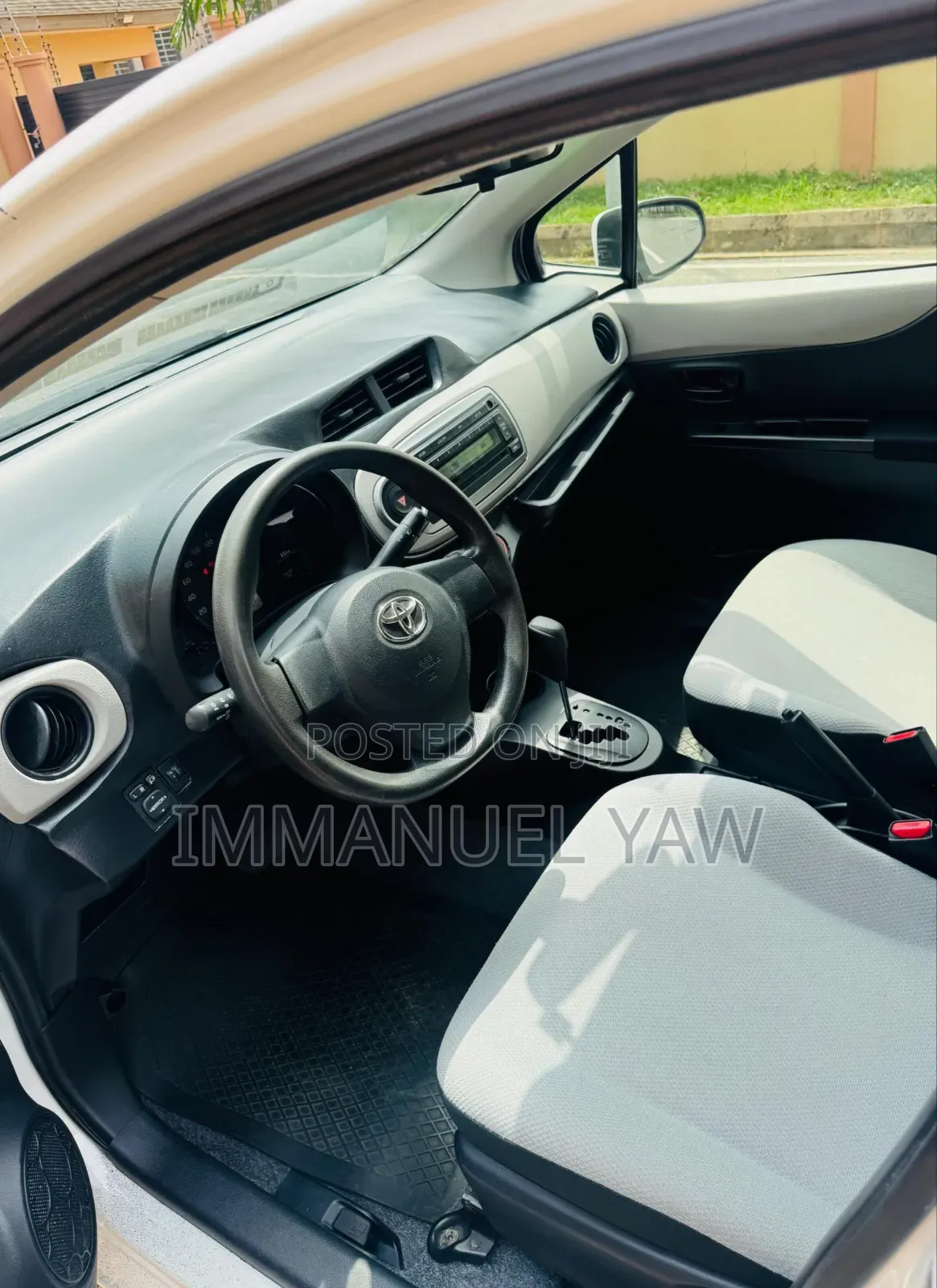 Toyota Vitz 1.3 AWD 5dr 2013 White