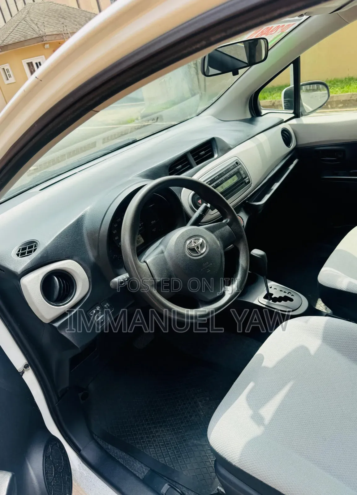 Toyota Vitz 1.3 AWD 5dr 2013 White