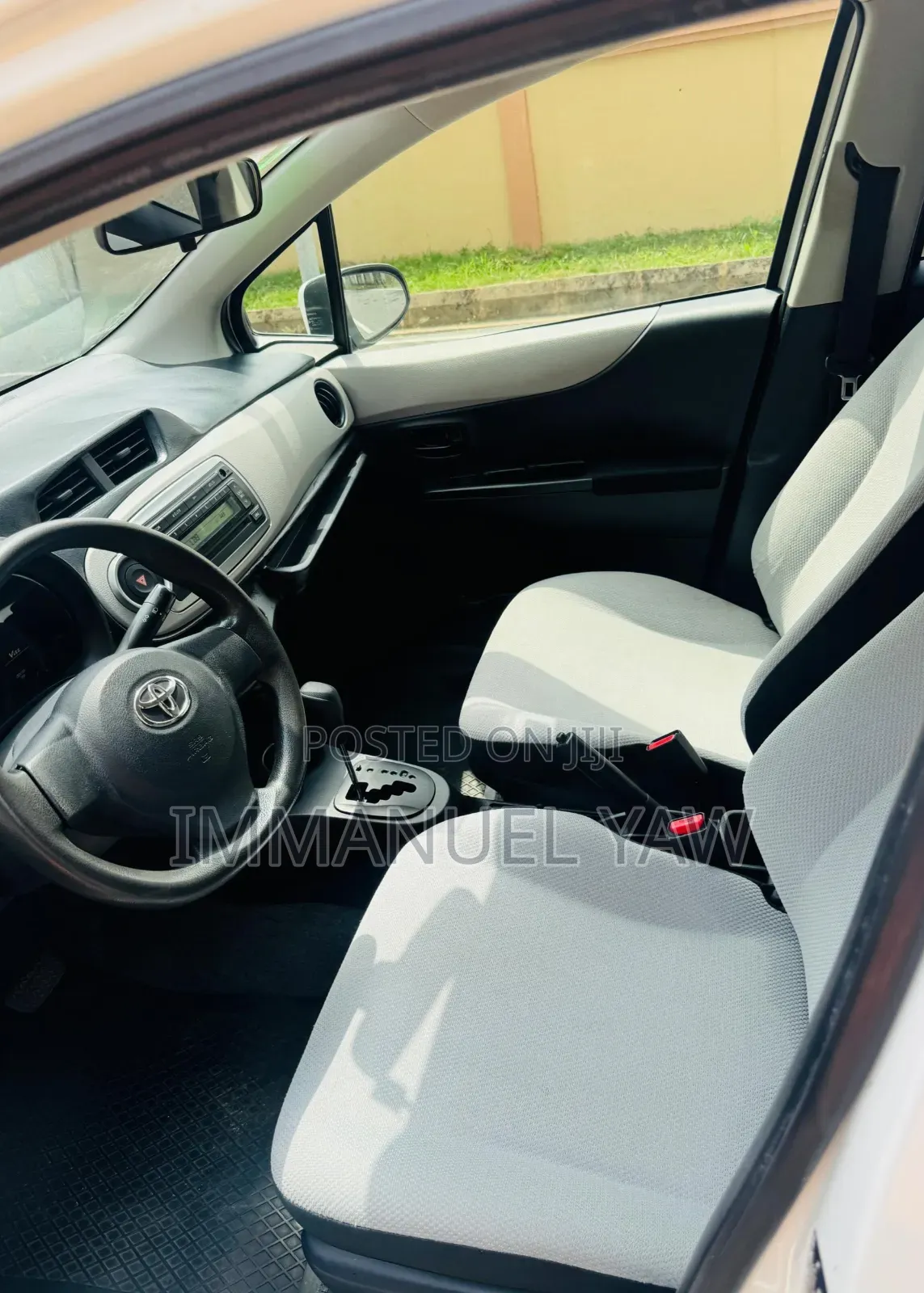 Toyota Vitz 1.3 AWD 5dr 2013 White