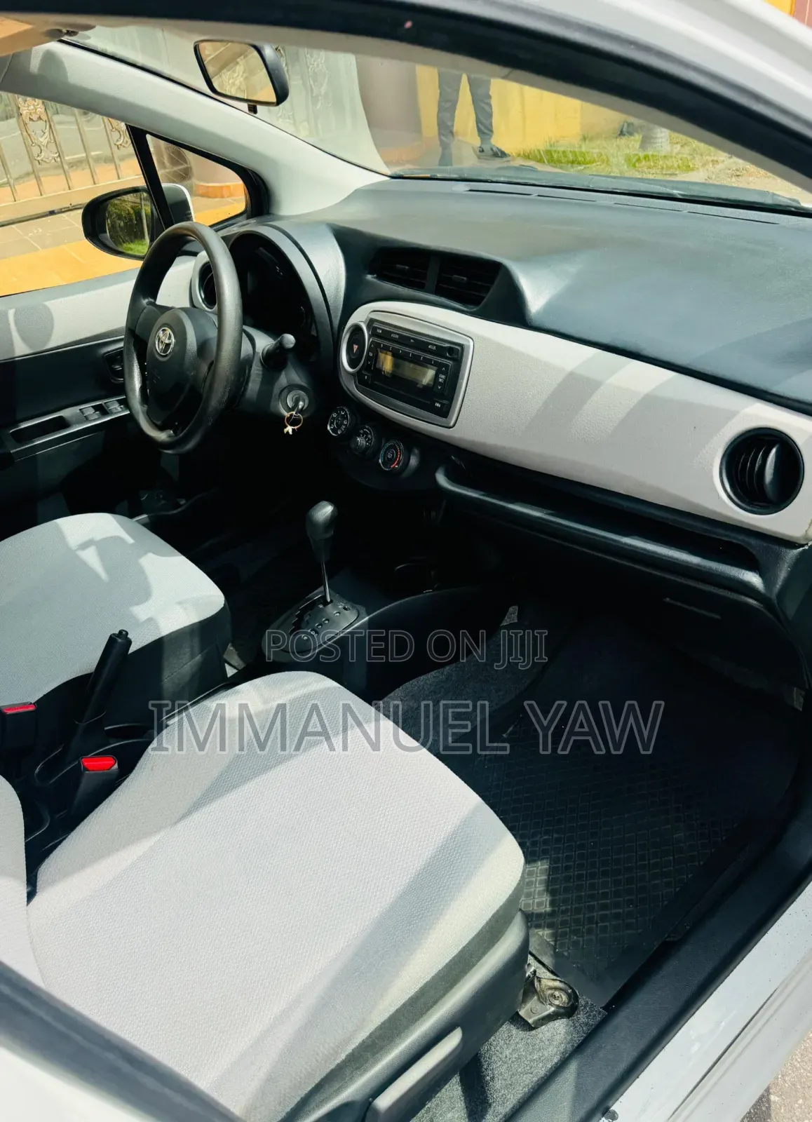 Toyota Vitz 1.3 AWD 5dr 2013 White