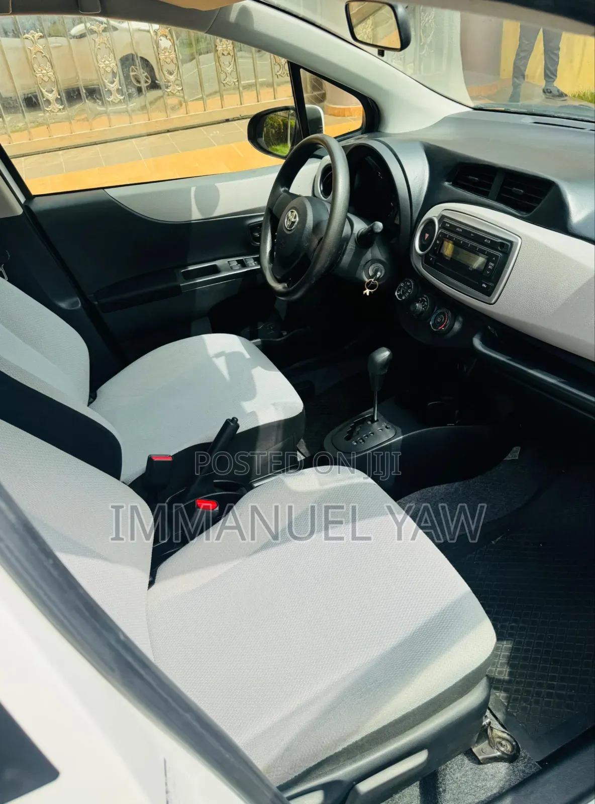 Toyota Vitz 1.3 AWD 5dr 2013 White
