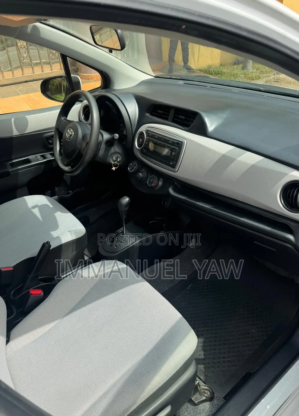 Toyota Vitz 1.3 AWD 5dr 2013 White