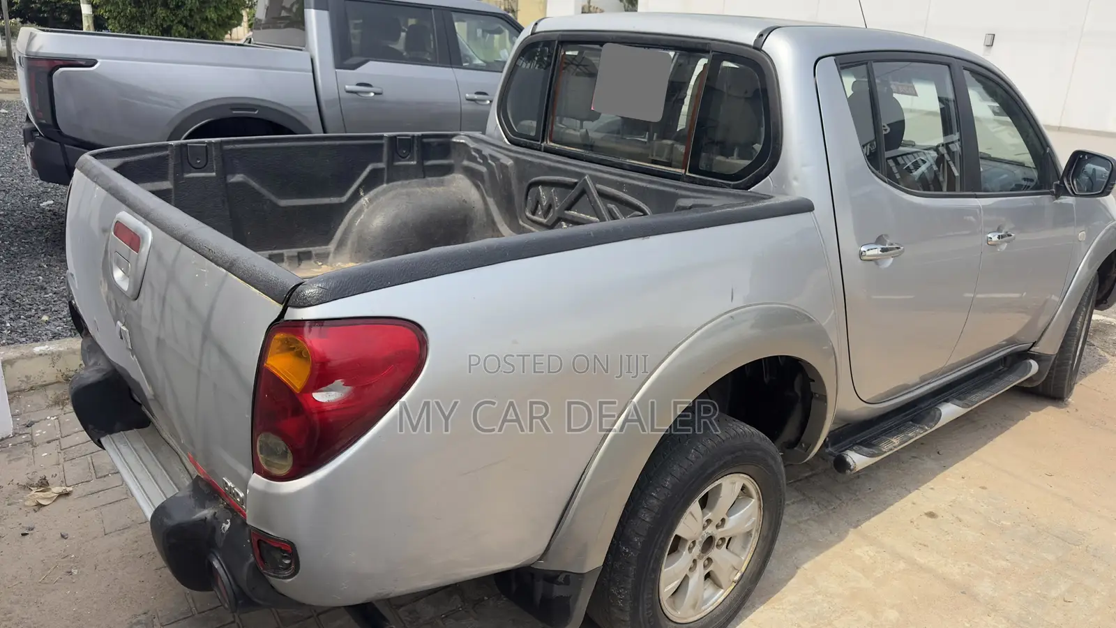 Mitsubishi L200 Double Cab 2.5 180hp 4WD 2012 Silver