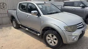Mitsubishi L200 Double Cab 2.5 180hp 4WD 2012 Silver