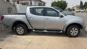 Mitsubishi L200 Double Cab 2.5 180hp 4WD 2012 Silver