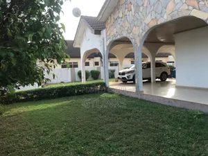 6bdrm House in Emef Lagoon Estate, Sakumono for sale