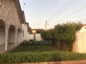 6bdrm House in Emef Lagoon Estate, Sakumono for sale