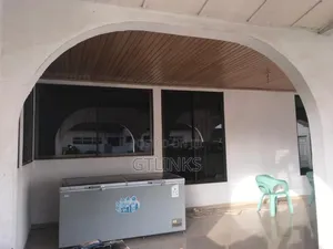 6bdrm House in Emef Lagoon Estate, Sakumono for sale