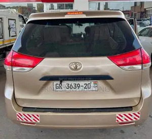 Toyota Sienna 2015 Brown