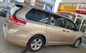Toyota Sienna 2015 Brown