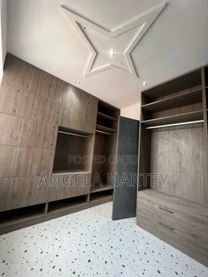 5bdrm House in West Transacco, Accra Metropolitan for sale