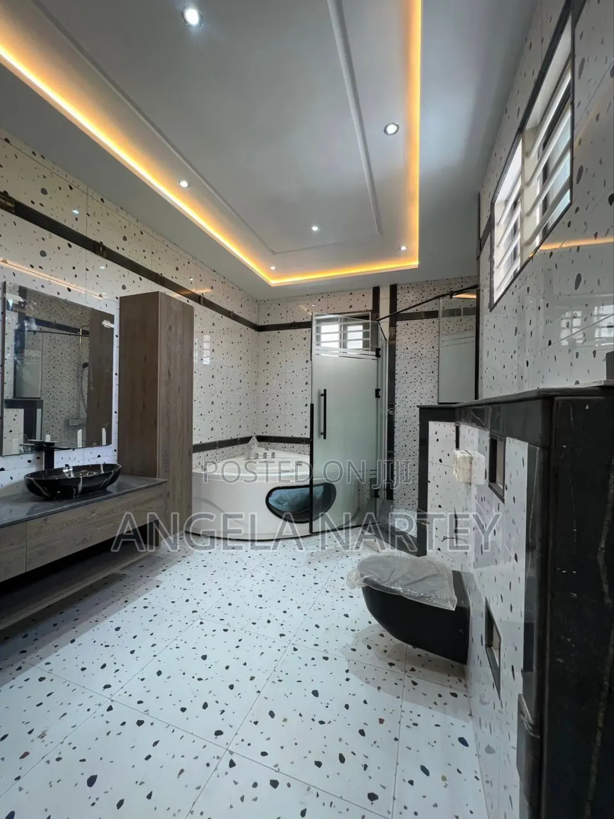 5bdrm House in West Transacco, Accra Metropolitan for sale