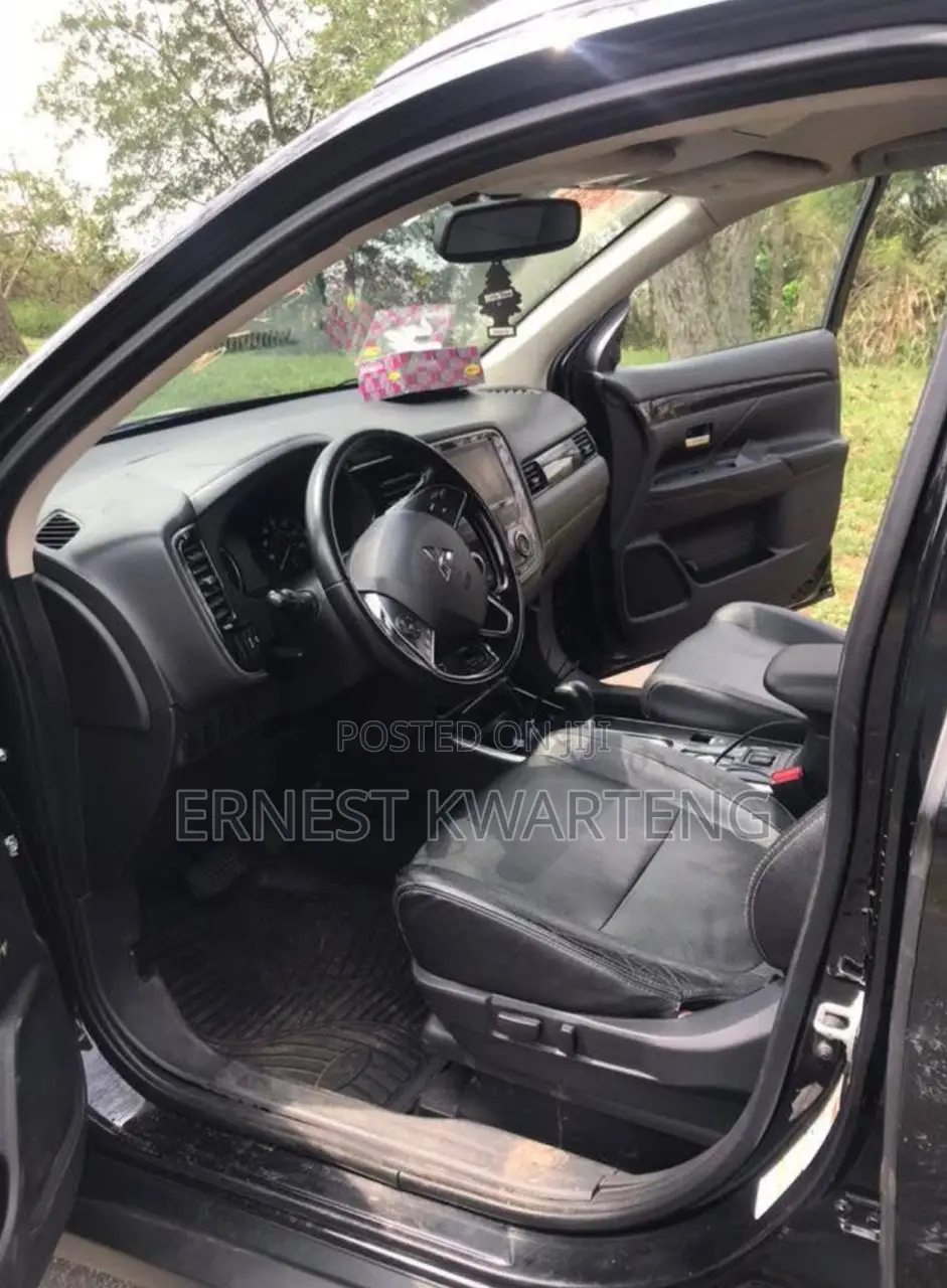 Mitsubishi Outlander 2017 Black