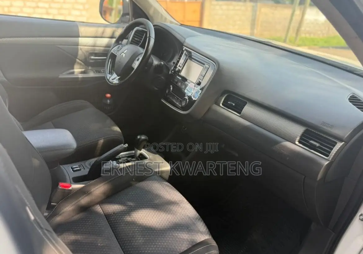 Mitsubishi Outlander 2017 White