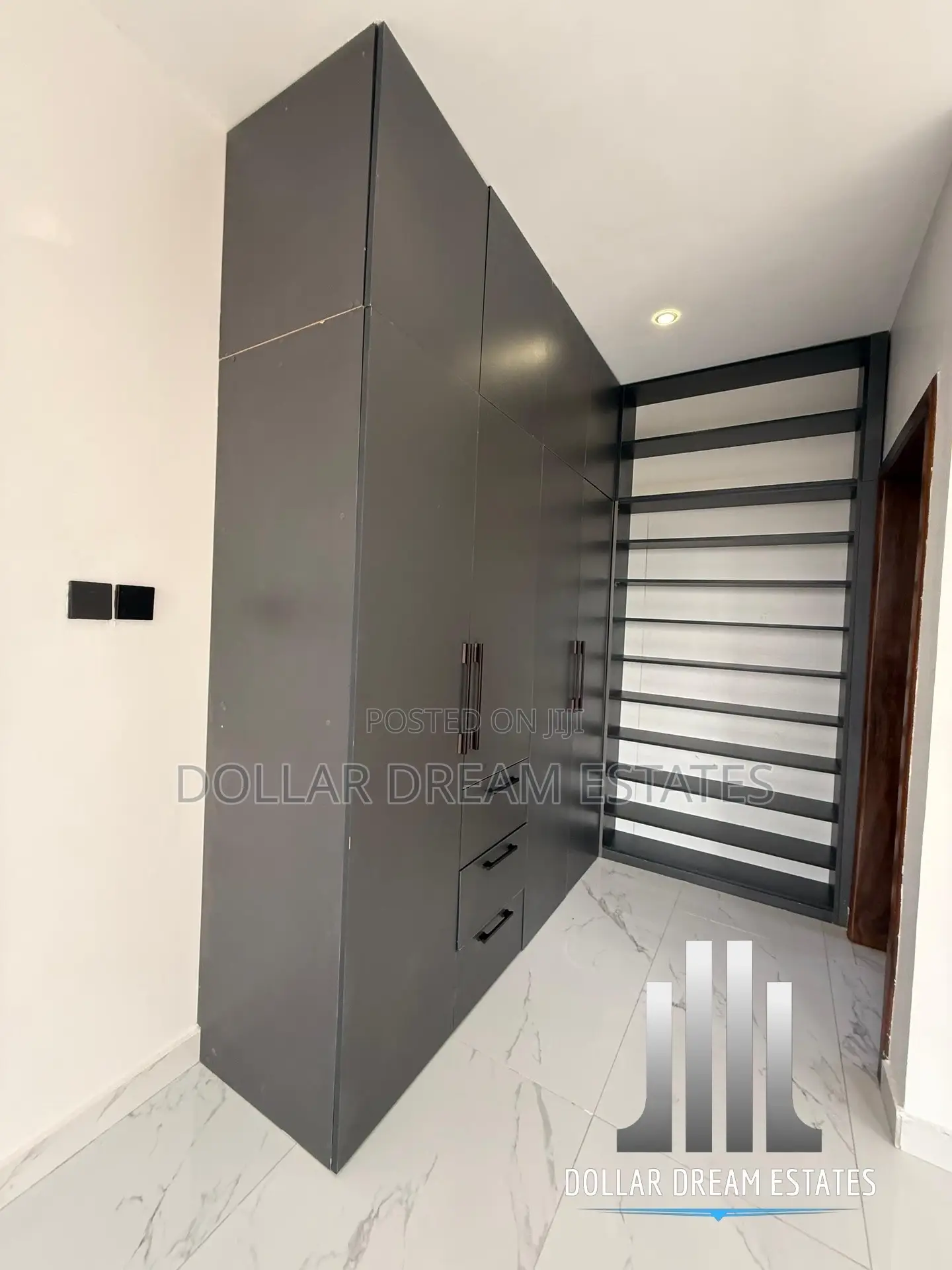 6bdrm House in Adjiriganor for sale