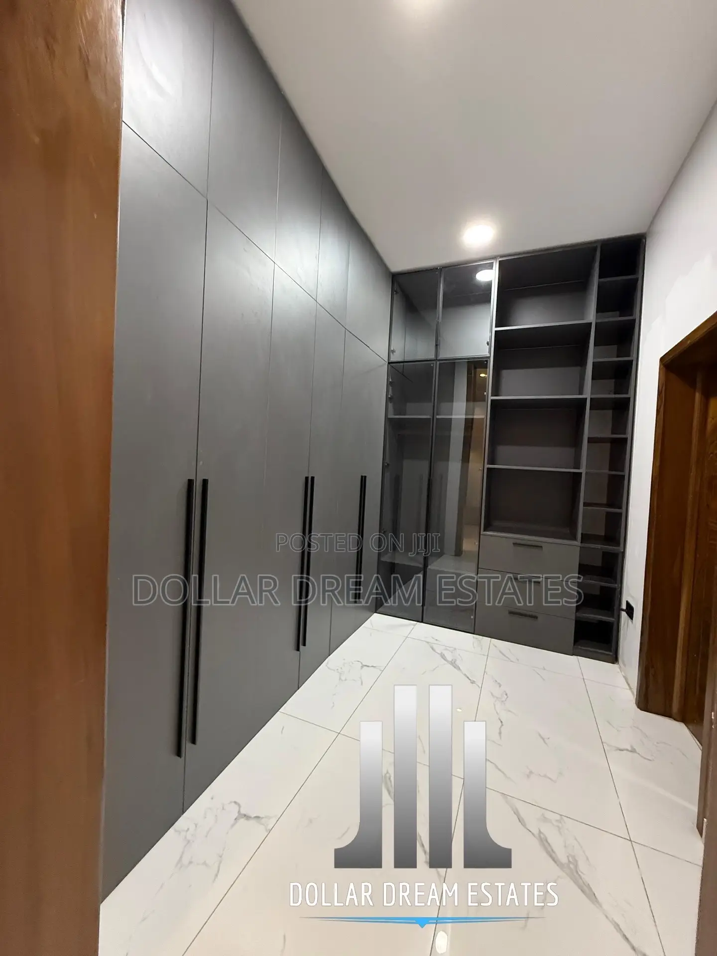 6bdrm House in Adjiriganor for sale