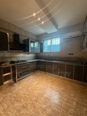 4bdrm Townhouse / Terrace in Cantonment Estate, Cantonments for rent