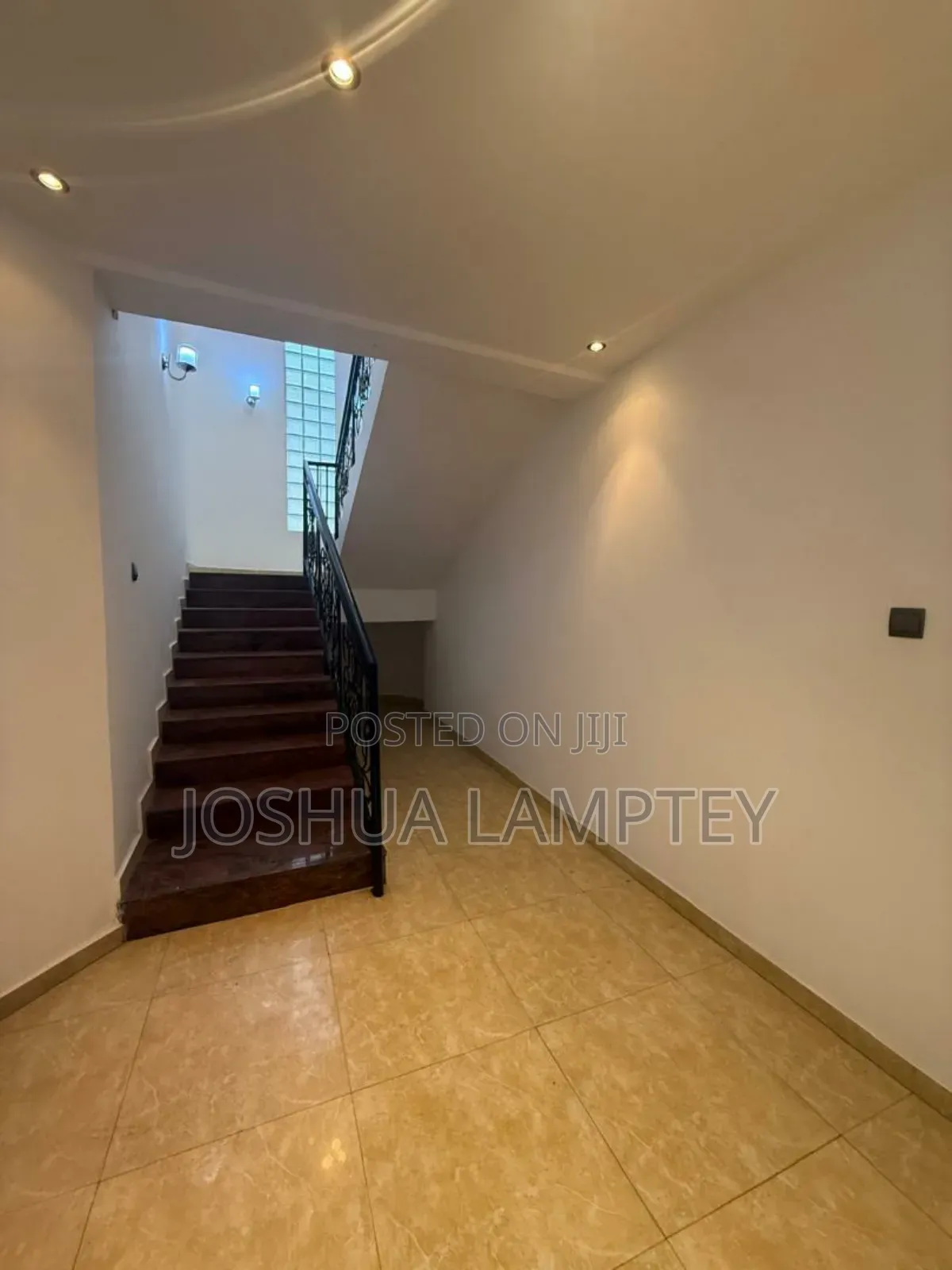 4bdrm Townhouse / Terrace in Cantonment Estate, Cantonments for rent
