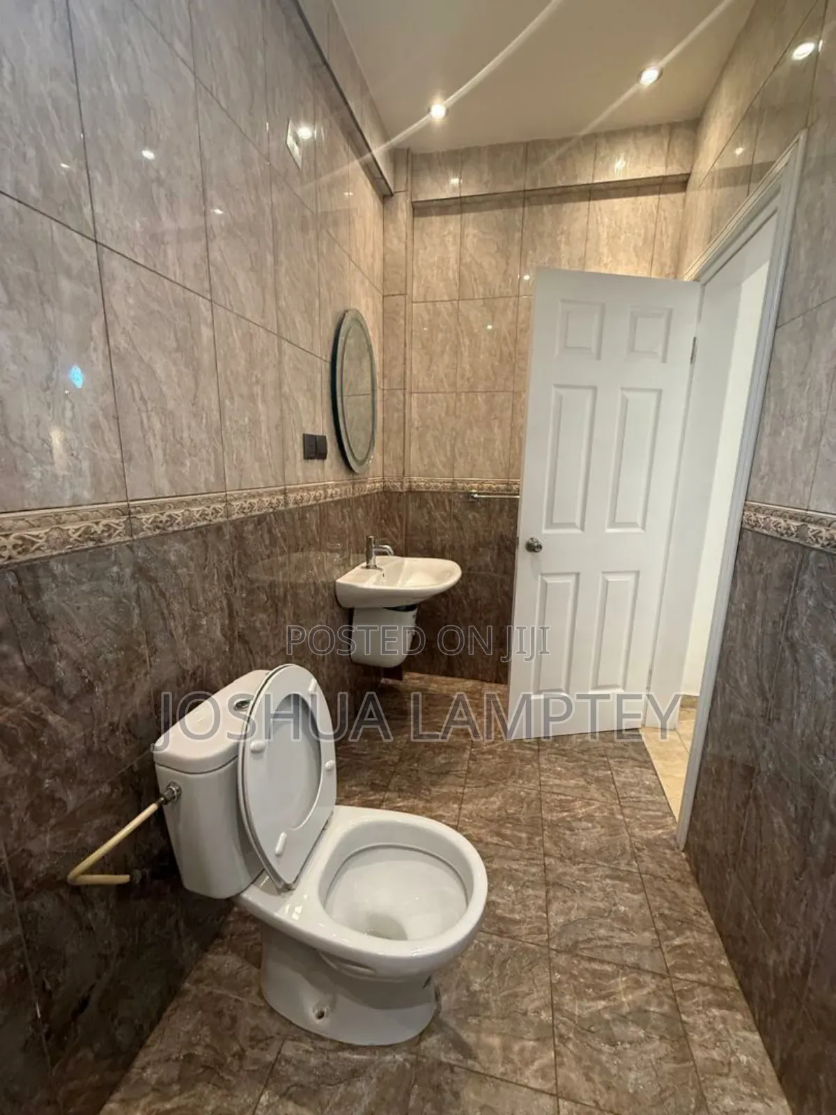 4bdrm Townhouse / Terrace in Cantonment Estate, Cantonments for rent