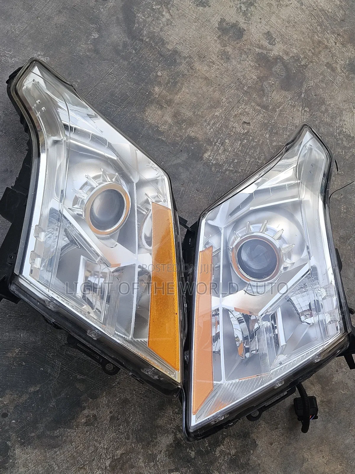 Cadillac SRX Headlight 2016 Available