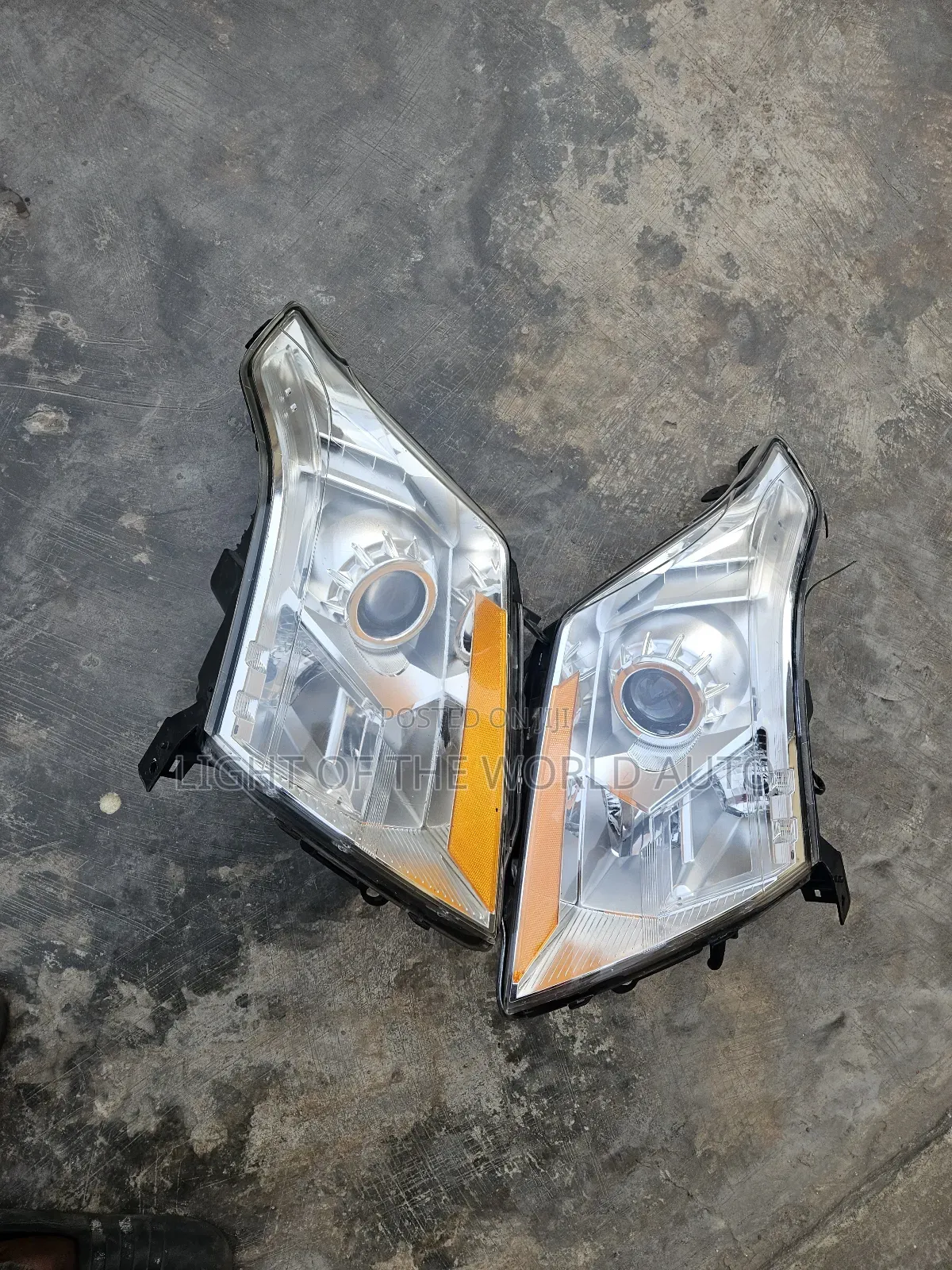 Cadillac SRX Headlight 2016 Available
