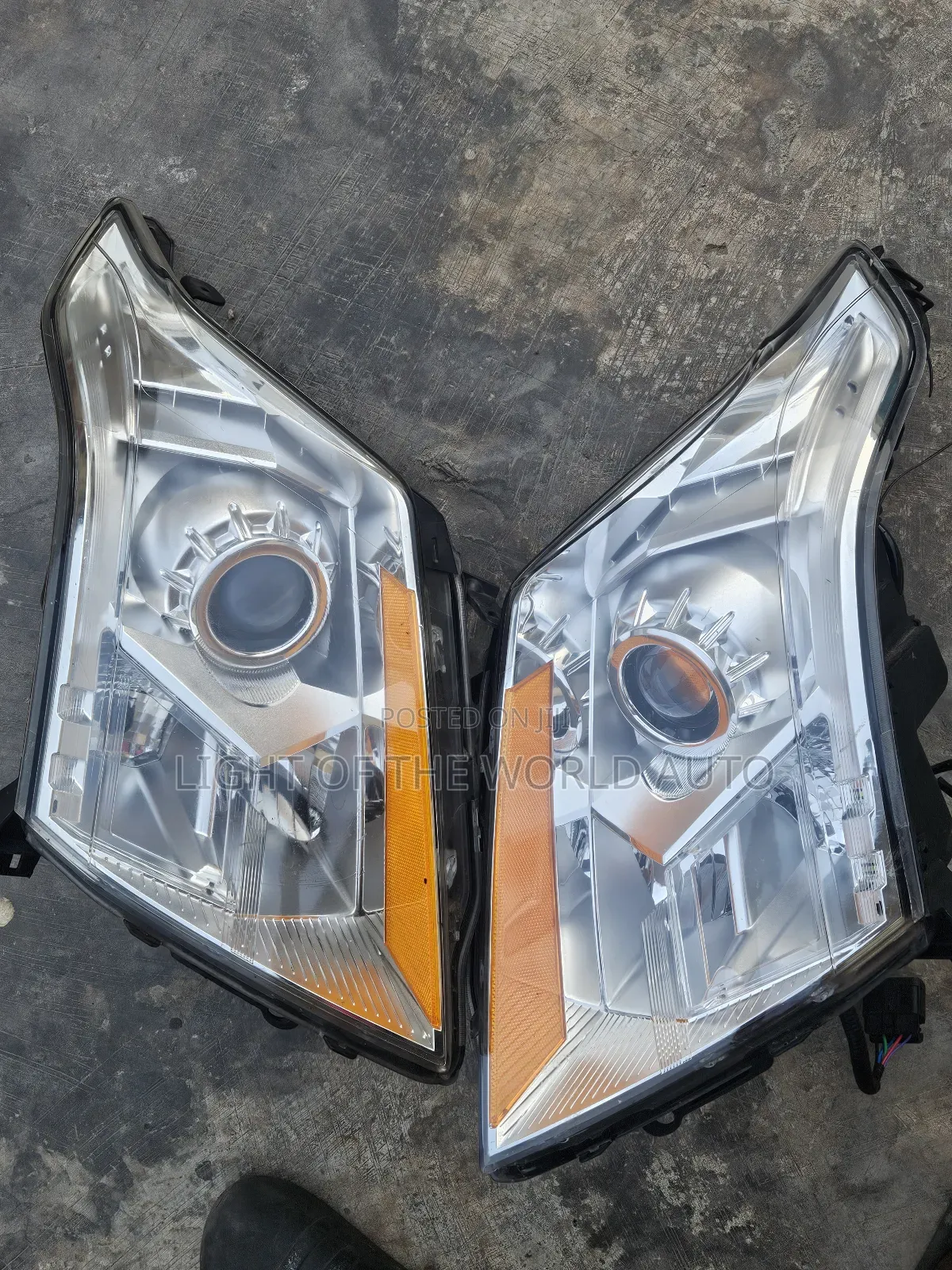 Cadillac SRX Headlight 2016 Available