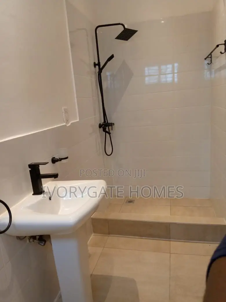 3bdrm House in Adenta for sale