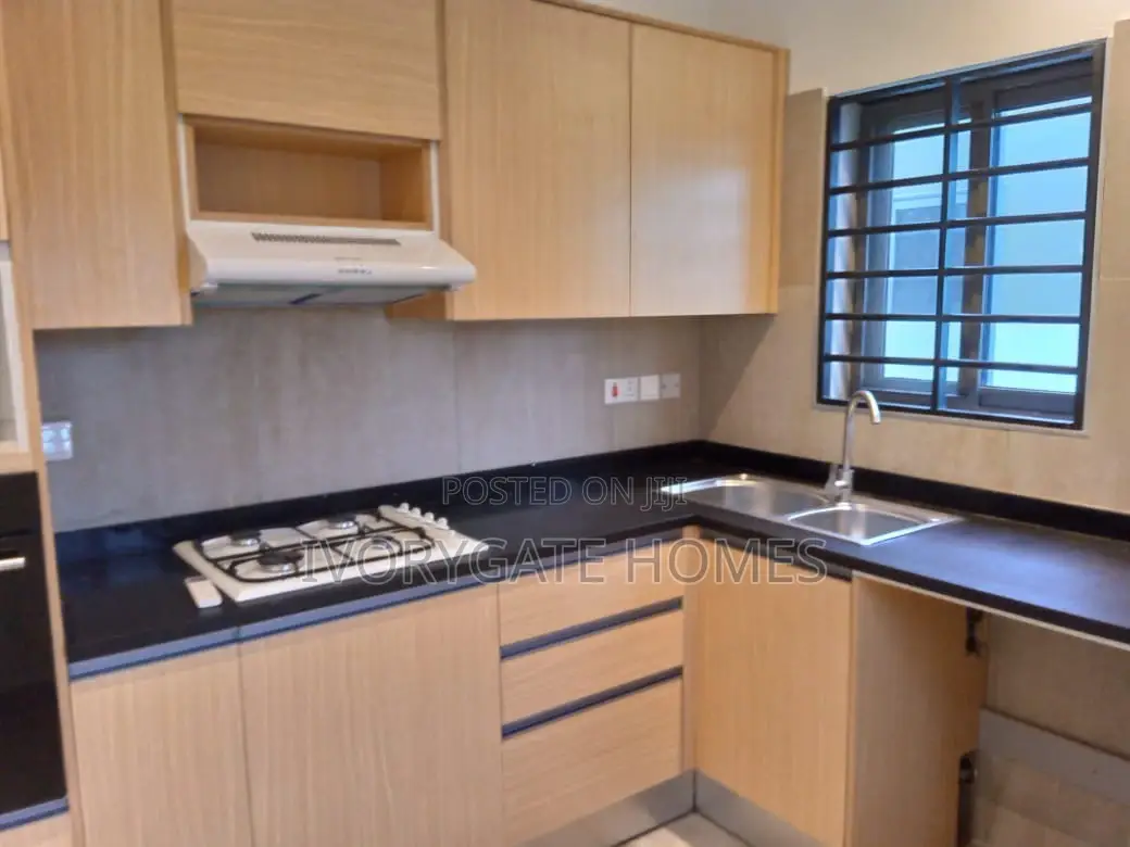 3bdrm House in Adenta for sale