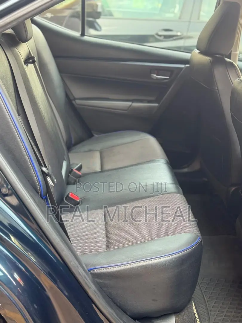 Toyota Corolla SE (1.8L 4cyl 6M) 2018 Black