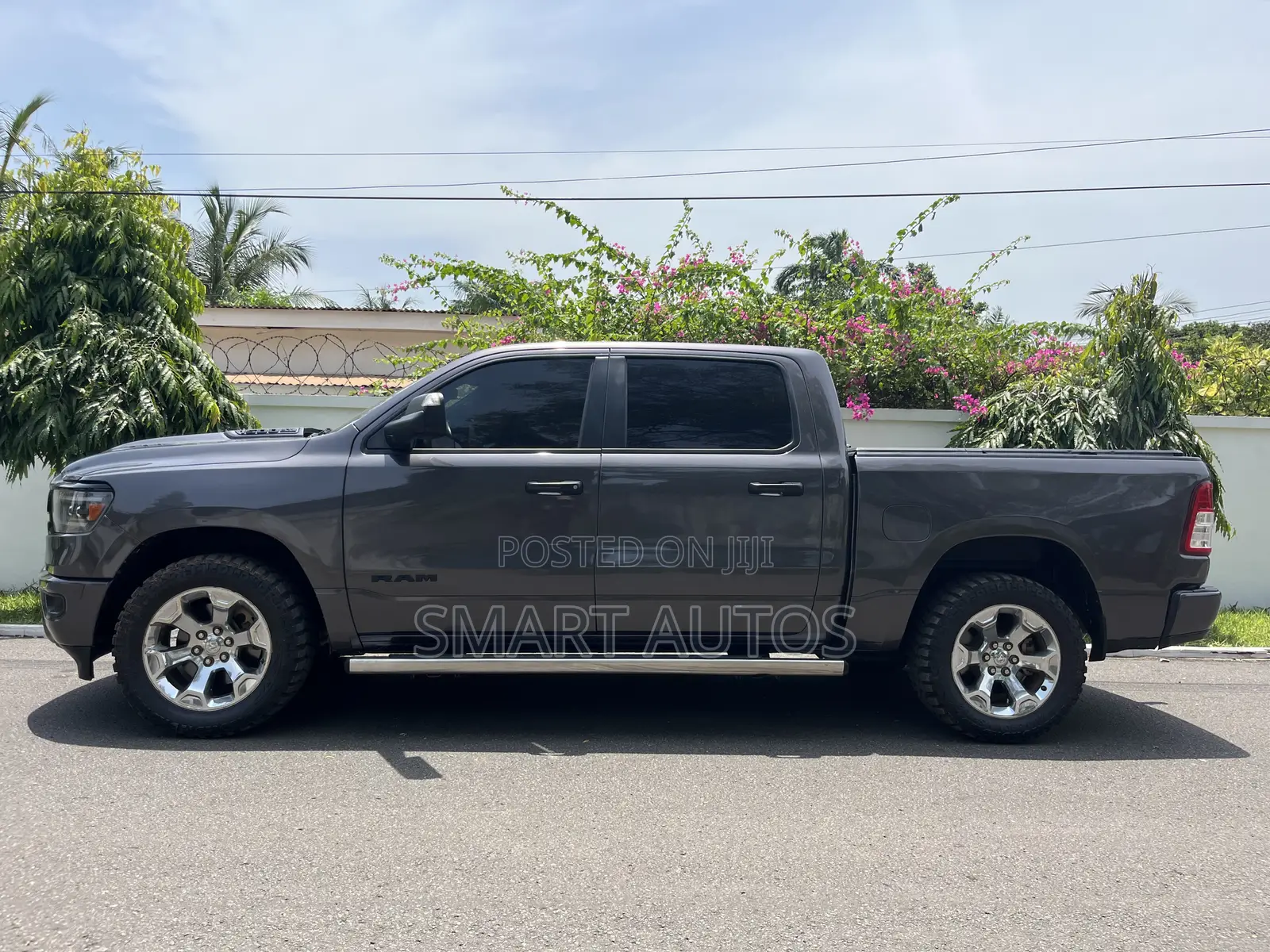RAM 1500 Lone Star Crew Cab 6.3 ft SB 2023 Gray